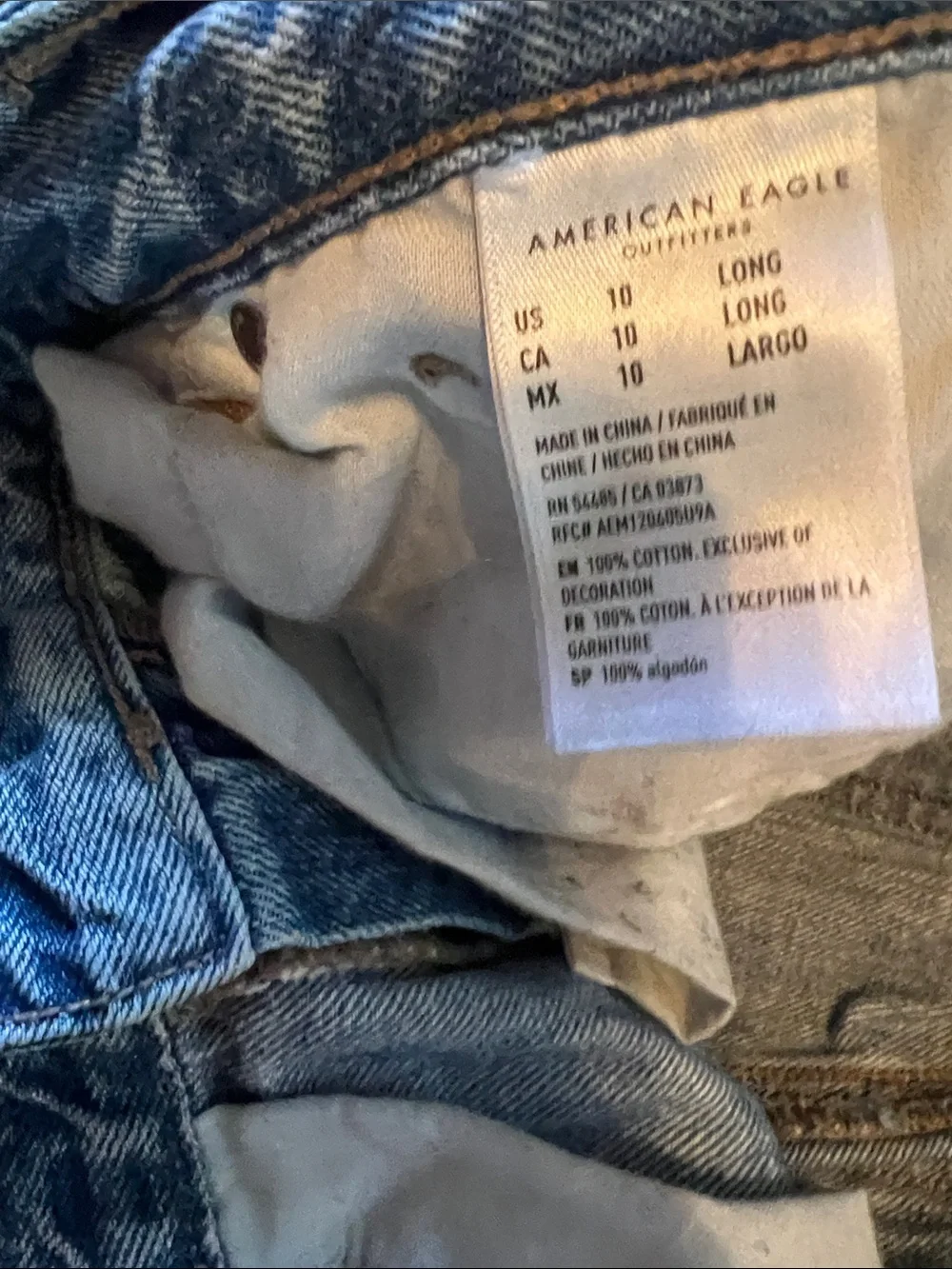 American Eagle Outfitters Relaxed Mom Jean Distressed Light Blue